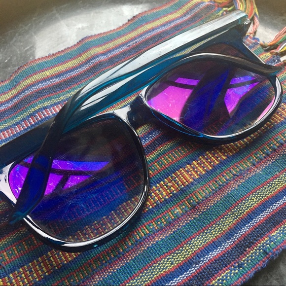 🟣 2/$10 Lot of 3 Sunglasses - Green, Blue, Purple - Picture 7 of 15